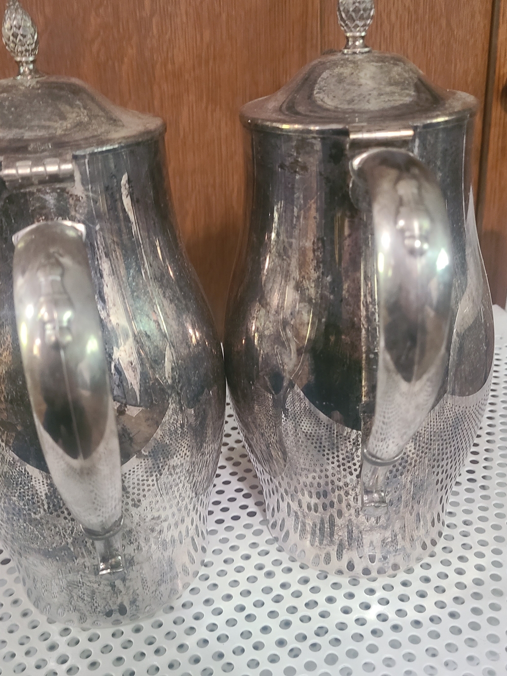 Pair Of old ONIEDA SILVERSMITH Teapots - Picture 2 of 3